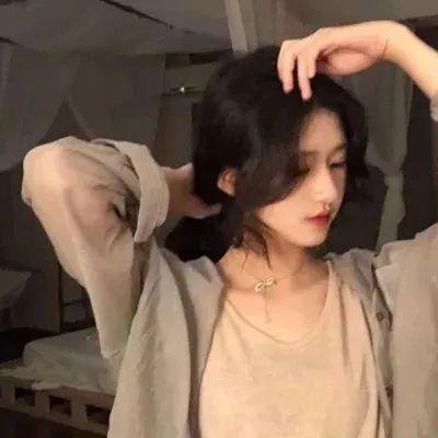 盛开的樱花林下